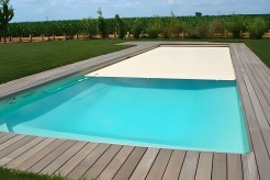 Crète piscine avec volet immergé coque polyester 